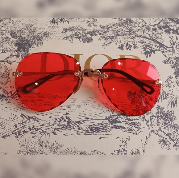 🌺 Red Sunglasses New - Picture 2 of 6